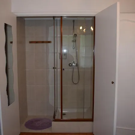 Gypsie Bed & Breakfast 3*